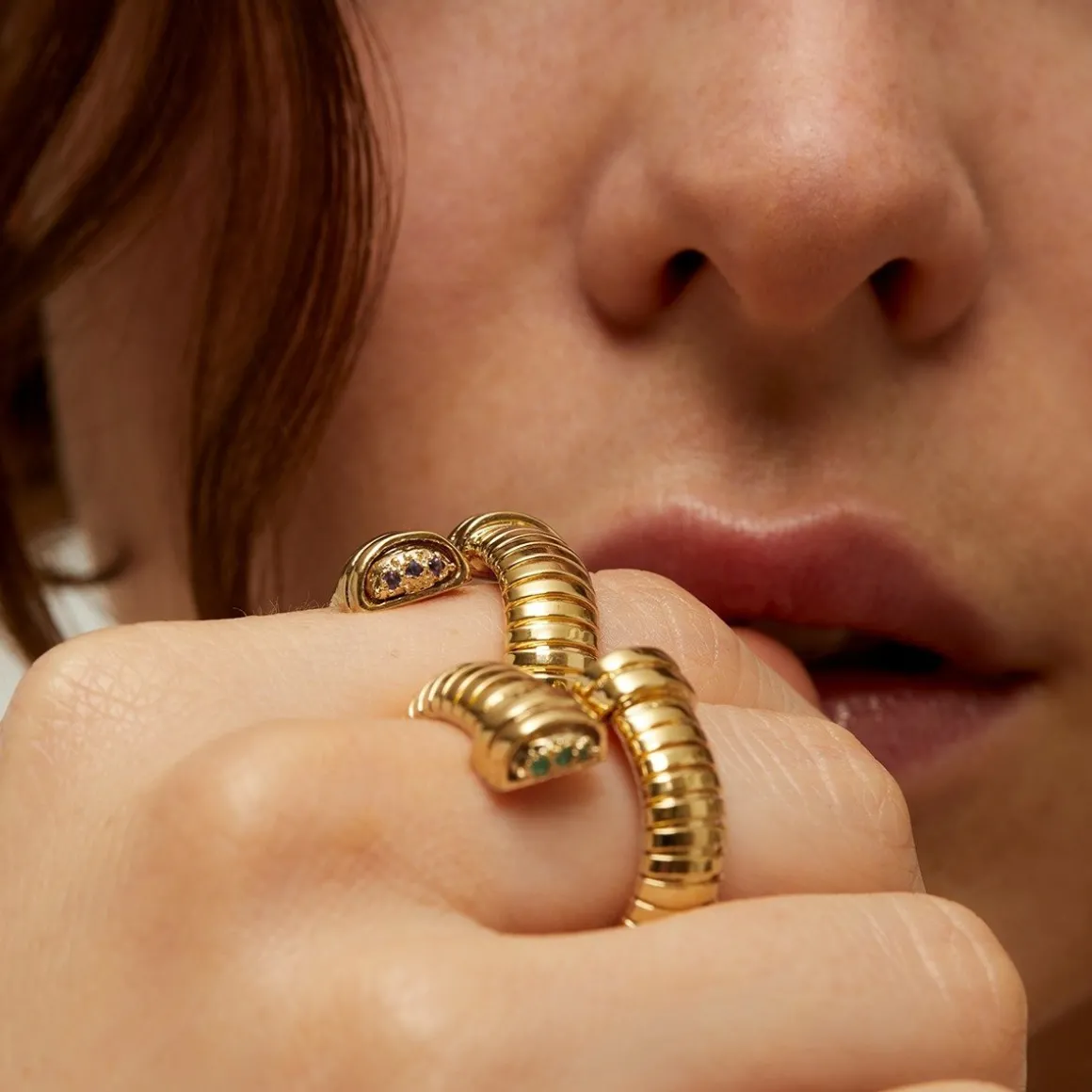 Bague Antigone dorée - Émeraude - Capsule Les Précieux